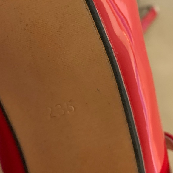 Ochenta Red Ankle Strap Platform Pumps - Picture 5 of 7